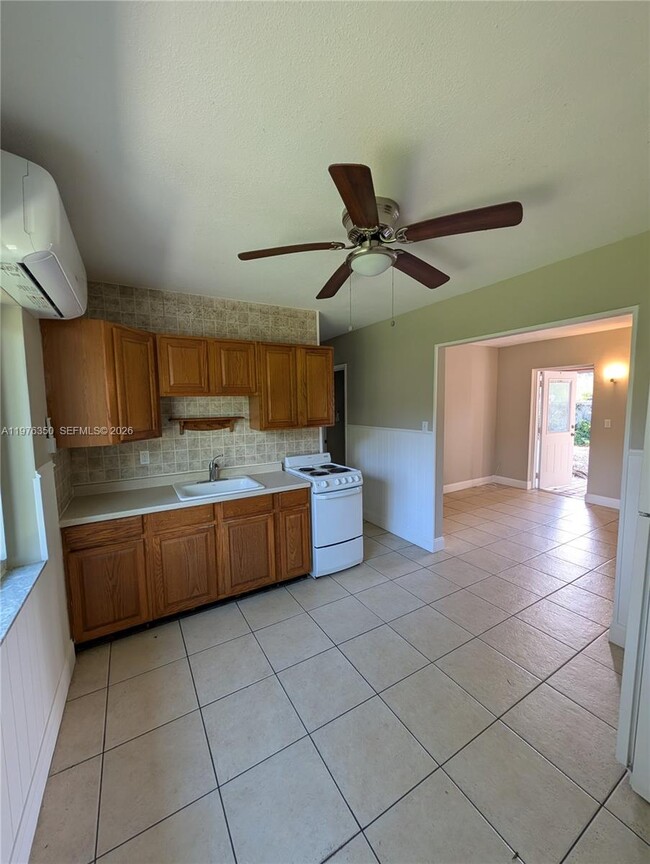 Building Photo - 1029 SW 22nd St