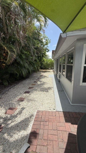 Building Photo - 1730 NE 56th Ct