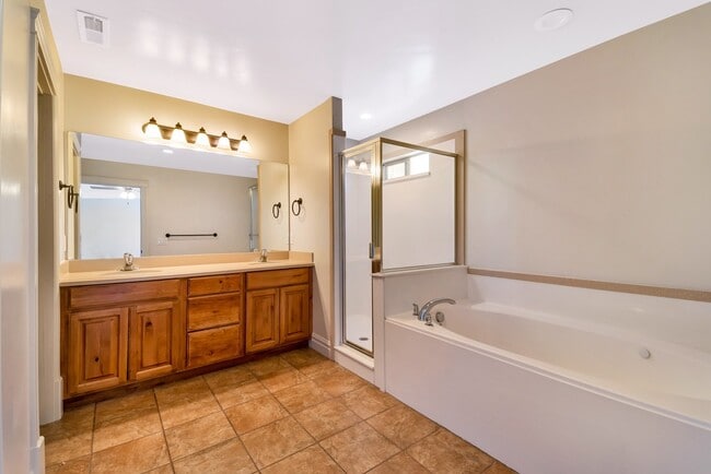 Building Photo - Beautiful home nestled in Pleasant Grove
