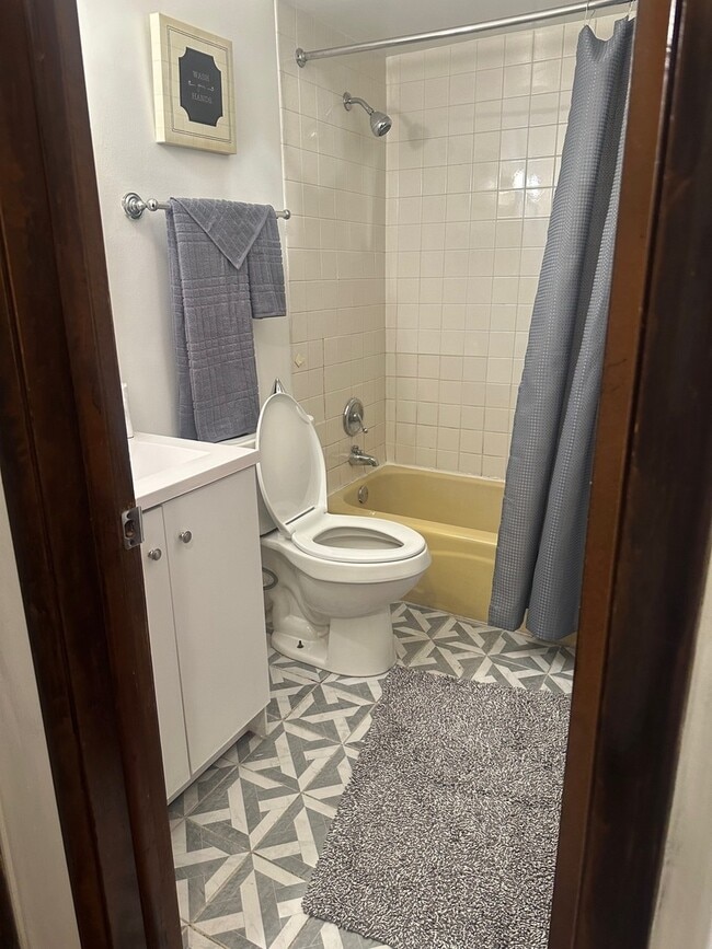 Building Photo - 380 Mackinaw Ave