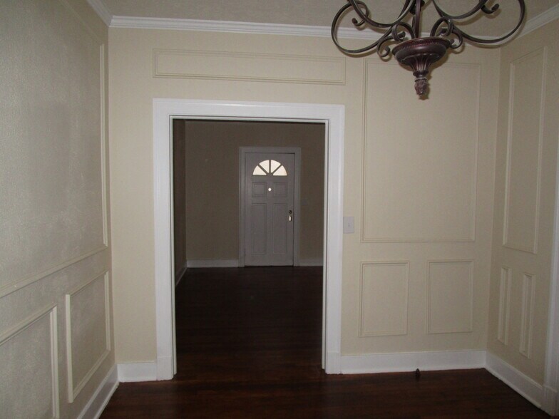 Building Photo - 3062 Oxford Ave