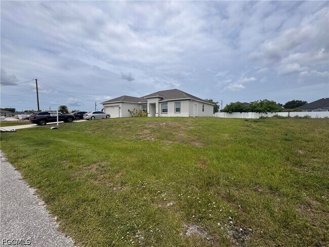 Building Photo - 1820 NW 19th Ave