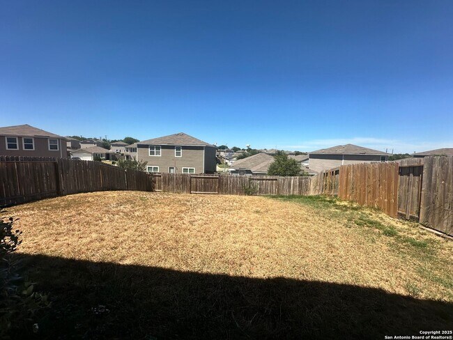 Building Photo - Move in Ready home in Foster Meadows For R...