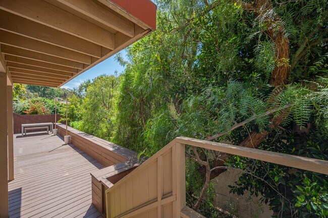 Building Photo - 1915 Apex Ave