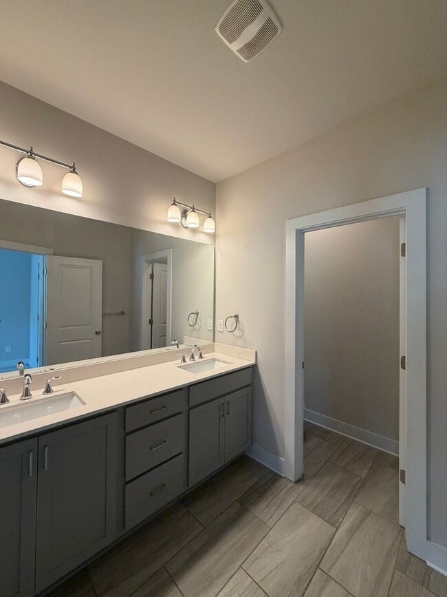 Building Photo - 3792 Oxford Cir