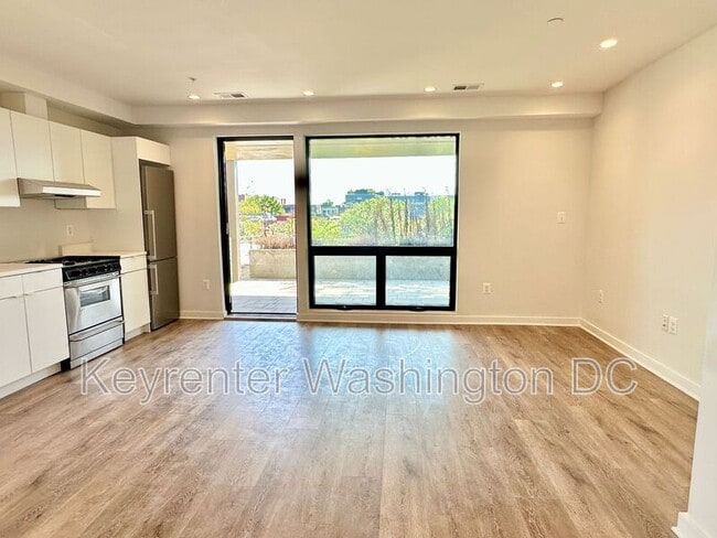 Building Photo - 1460 Belmont St NW