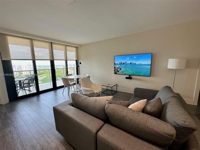 Building Photo - 20281 E Country Club Dr