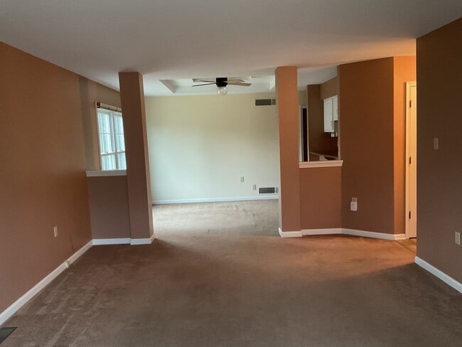 Building Photo - 11 Round Ridge Rd