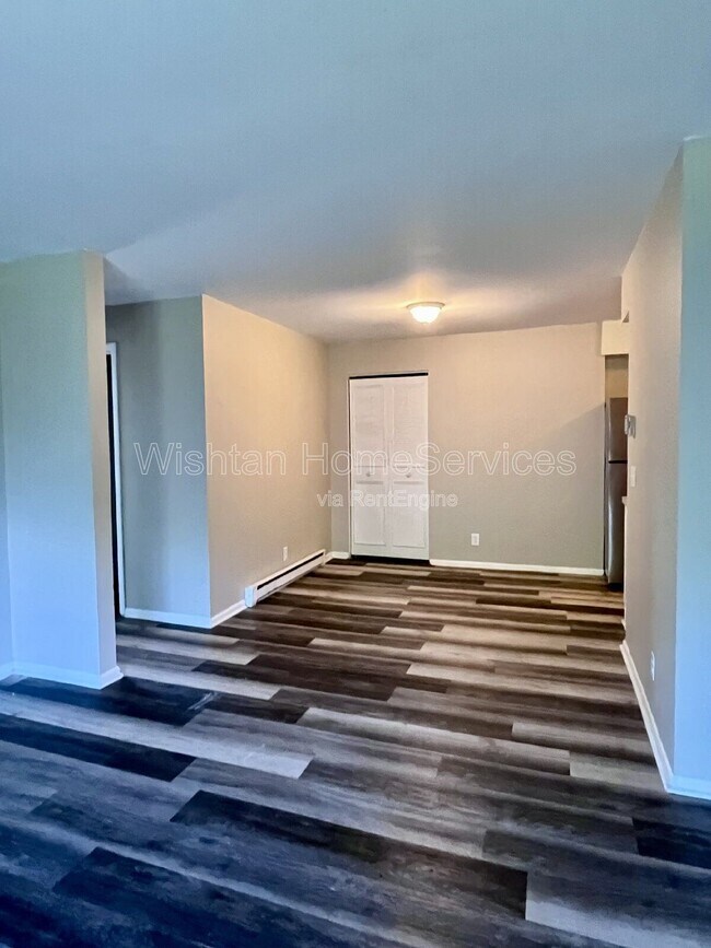 Building Photo - 217 Charleston Blvd