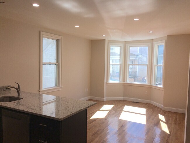 Building Photo - 17 Plymouth St