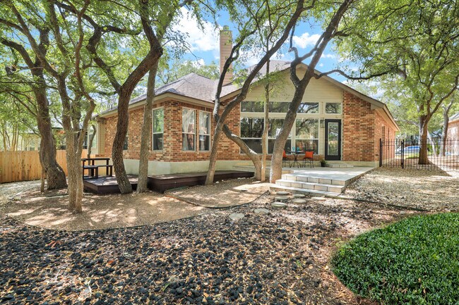 Building Photo - 26 Silverhorn Dr