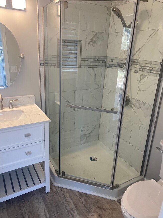 Building Photo - Settle in to this beautiful 3 bed 3 bath i...
