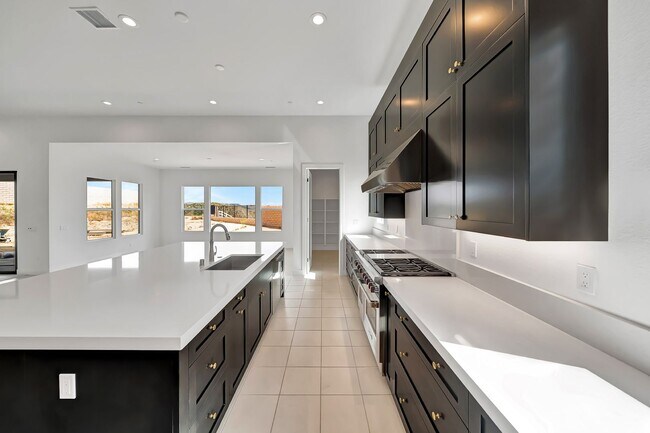 Building Photo - 30000 N Camino los Robles