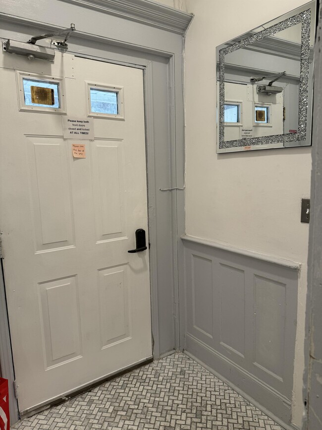 Building Photo - 535 E 29th St