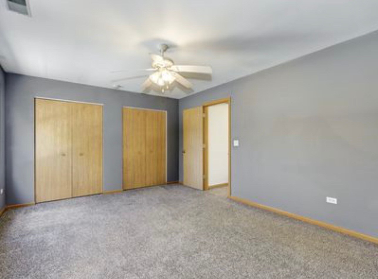 Building Photo - 2444 Oak Tree Ln