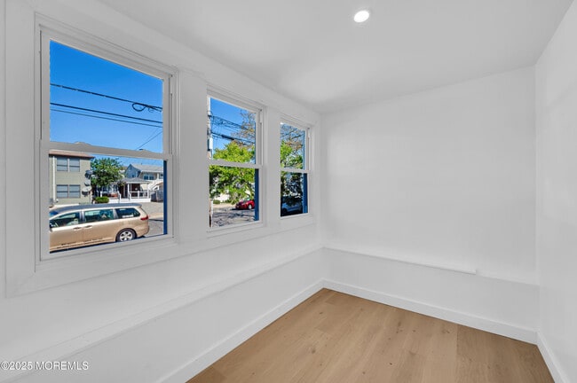 Building Photo - 231 Blaine Ave