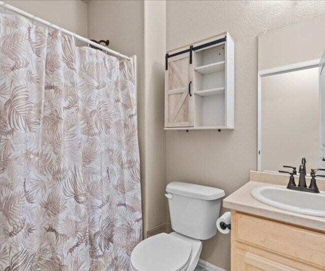 Building Photo - Modern 4-Bedroom Home in Desirable Promontory Neighborhood - Pet Friendly