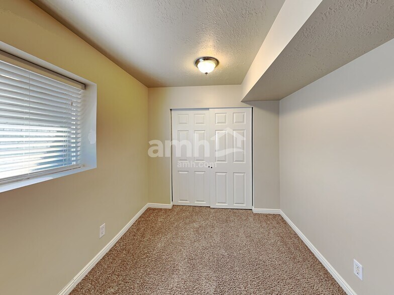 Building Photo - 3417 S Spruce View Ln