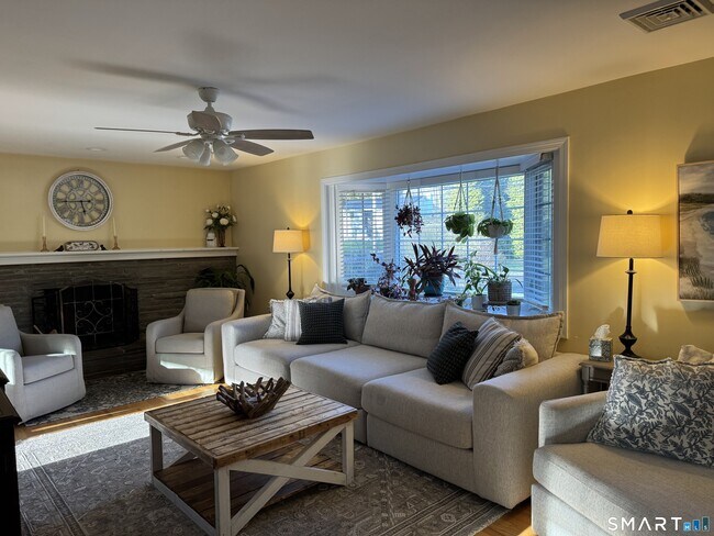 Building Photo - 15 Brookfield Dr