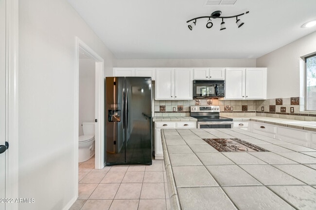 Building Photo - 4036 E Melinda Ln