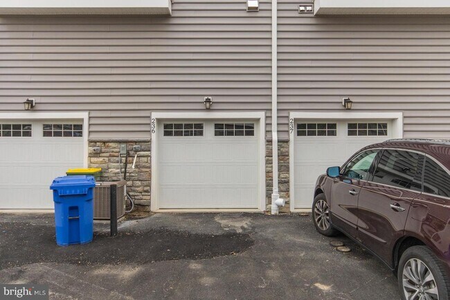 Building Photo - 236 Charles Ellis Dr