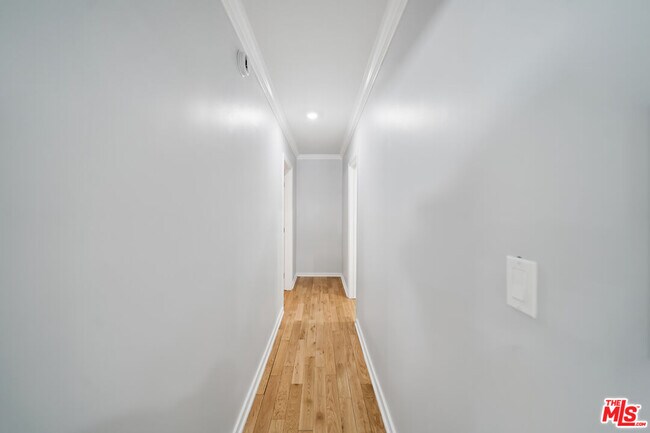 Building Photo - 7032 Lanewood Ave