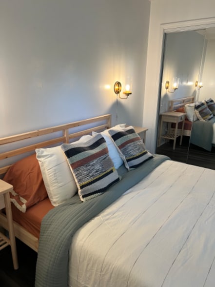 Building Photo - 509 W McElhaney Rd