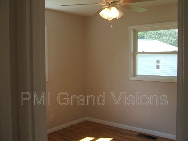 Building Photo - 110 Ridgeway Dr