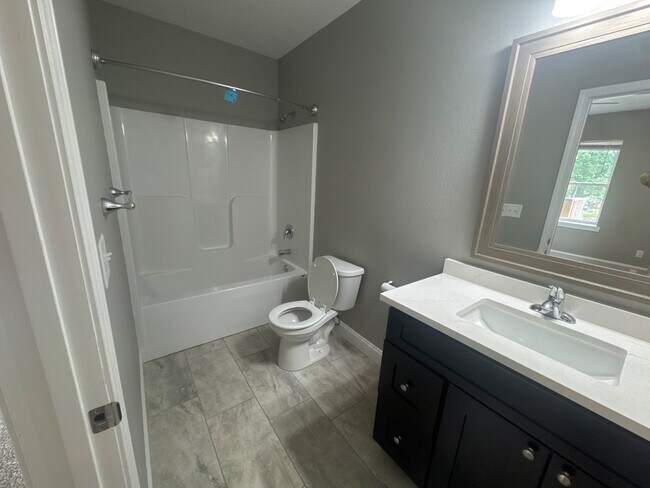 Building Photo - 453 S Main Ave