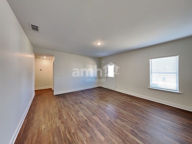 Building Photo - 3901 Chivalry Dr