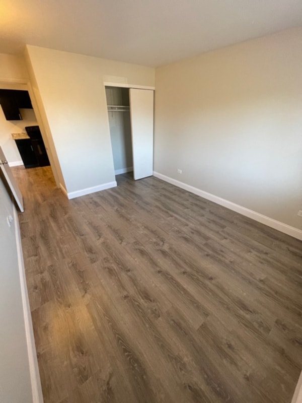 Building Photo - 517 S Milwaukee Ave