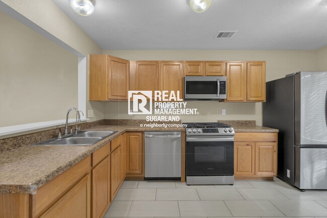 Building Photo - Fantastic Katy 3-2 close to everything