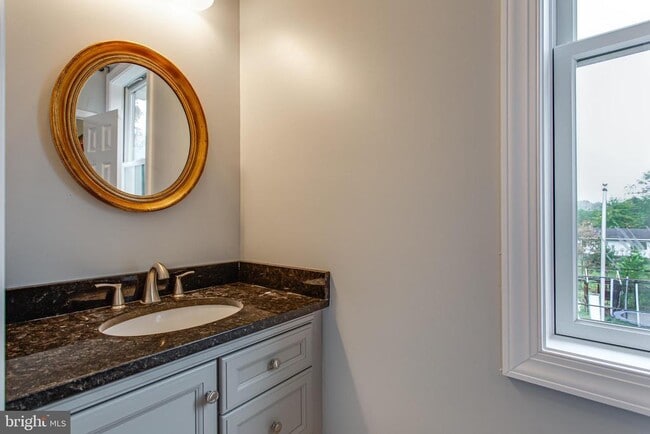 Building Photo - 43840 Bardmore Way