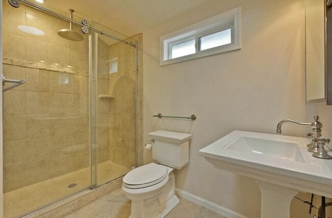 Building Photo - Wonderful 2 Beds, 2 Bath Home in Barron Park w/ Huge Private Yard