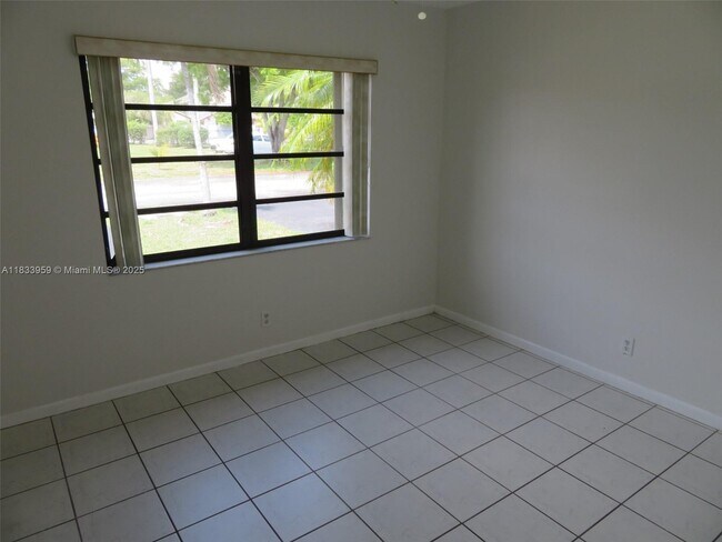 Building Photo - 6203 SW 147th Pl Cir