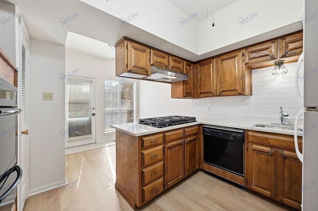 Building Photo - 2024 Heather Brook Dr