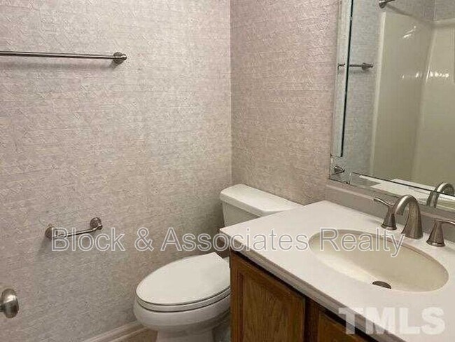 Building Photo - 3612 Pine Knoll Dr