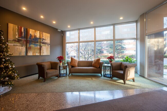 Building Photo - Lovely Studio Unit with 1 BA Condo in Wood...