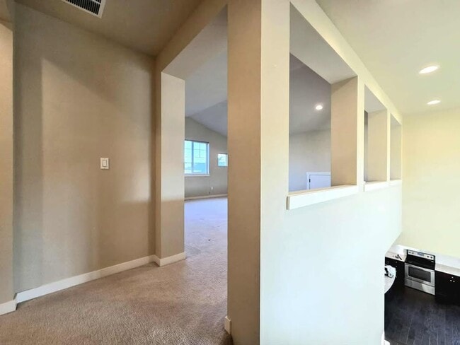 Building Photo - Large 3 bedroom, 3 bath newer build in sought after East Wenatchee neighborhood!