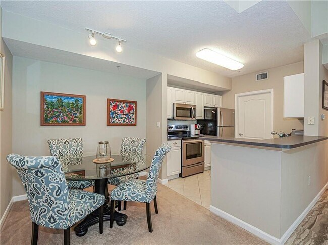 Building Photo - 5095 Fairways Cir