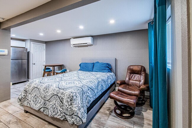 Building Photo - 704 Pacific Ave SW