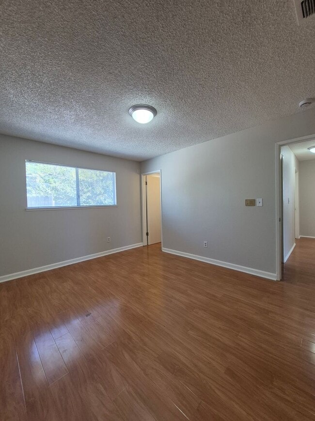 Building Photo - 7520 Blackthorne Way
