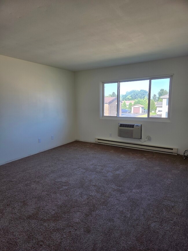 Building Photo - 240 Main St