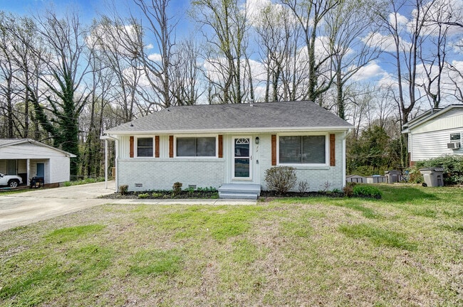 Building Photo - 717 Forest Dr