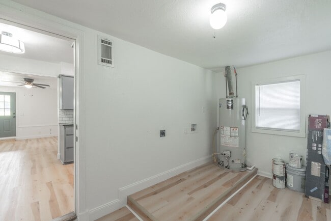 Building Photo - Updated 2 Bed in El Reno