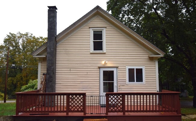 Building Photo - 12 River Rd