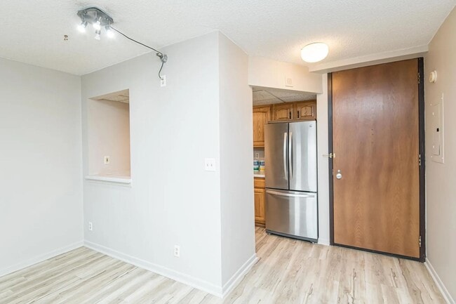 Building Photo - Condo for Rent