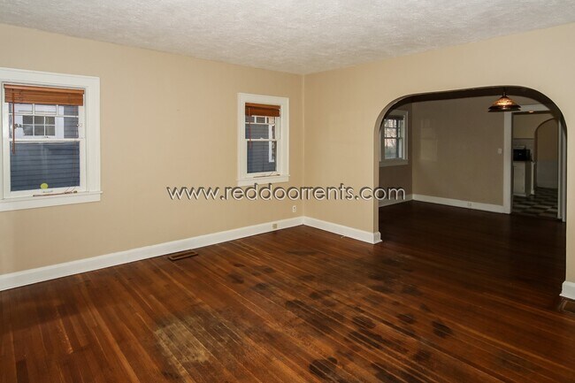 Building Photo - Coming Soon! 2 Bedroom/ 1.5 Bath Forest Hi...