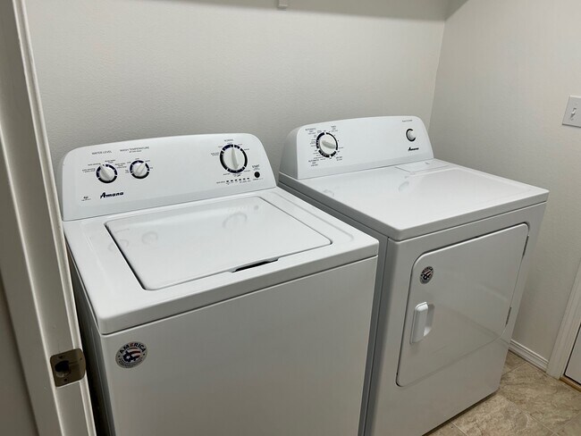 Building Photo - 11416 W Colorado River St