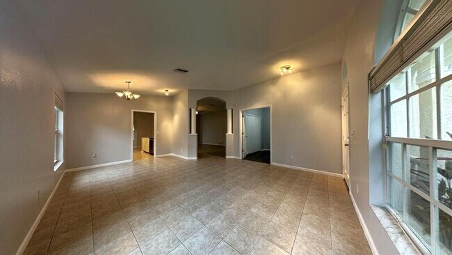 Building Photo - 4768 Ridgemoor Cir